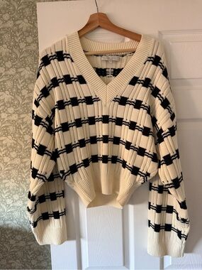 L'Academie Cream and Black Checked V-Neck Sweater